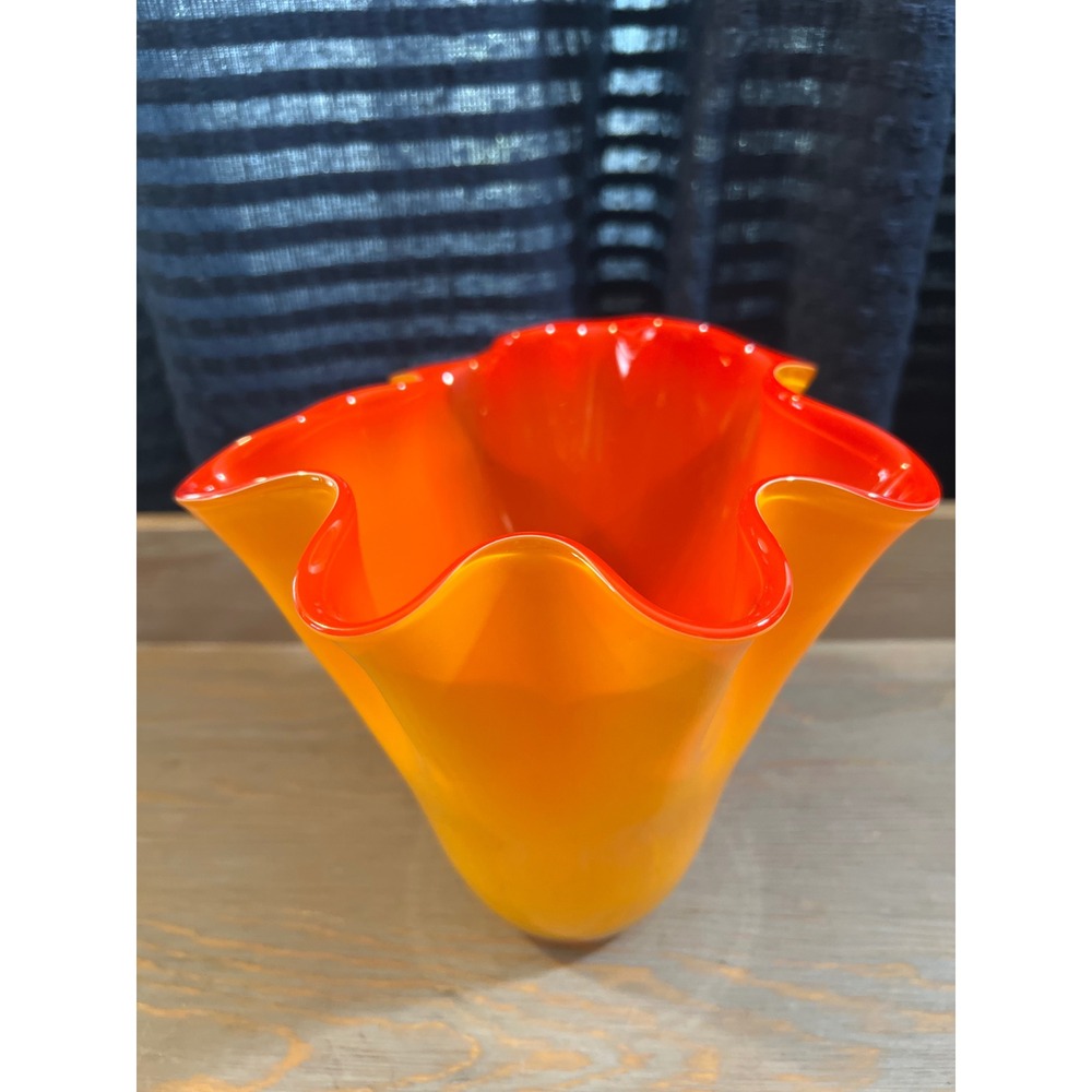 Gorgeous Designs China Art Glass Fluted Ruffled Bowl Orange Yellow‎